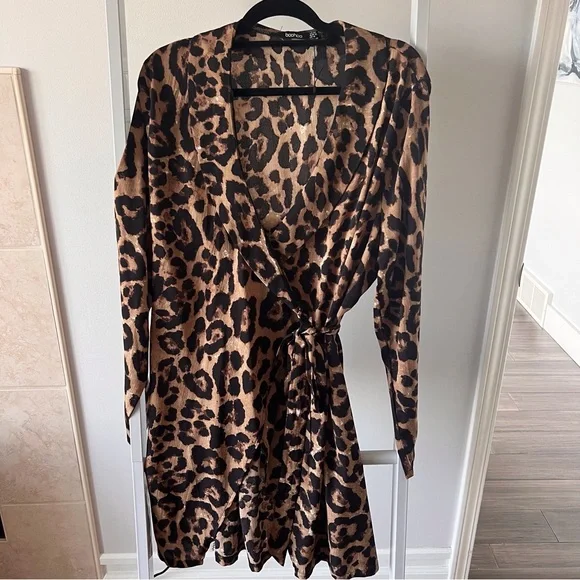 BOOHOO true wrap dress leopard print long sleeves v neck cool fabric curvy style - Picture 5 of 6